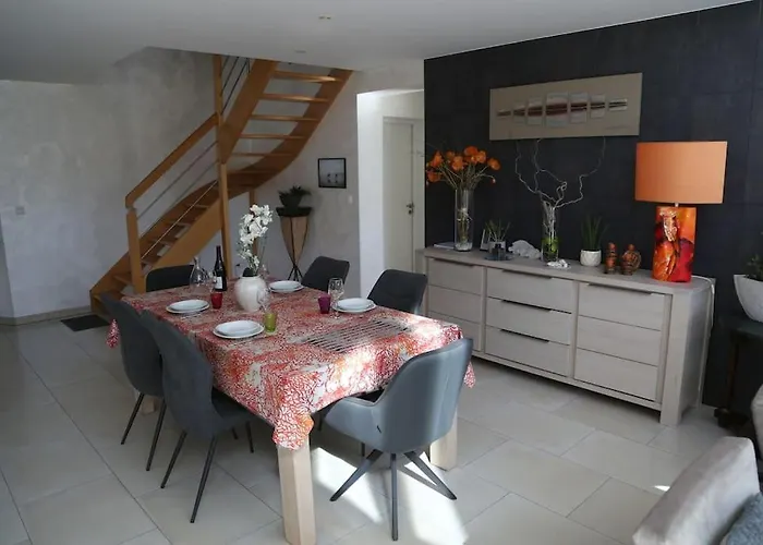 Grande Bord De Villa