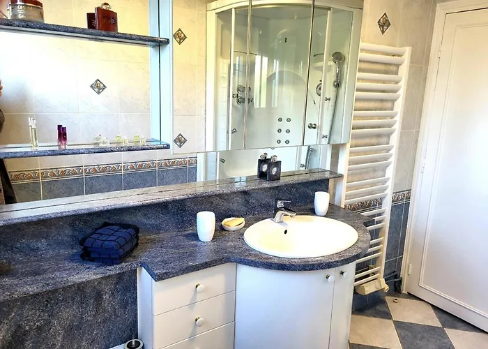 Villa Grande Bord De *