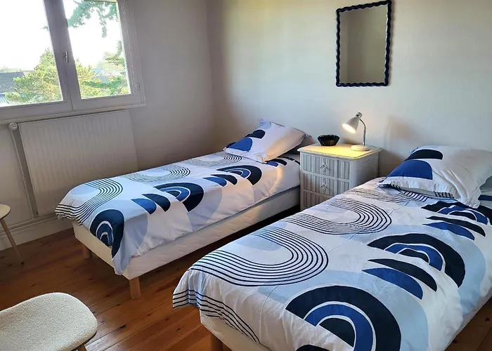 Grande Bord De Villa