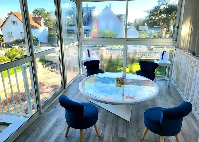 Grande Bord De Villa